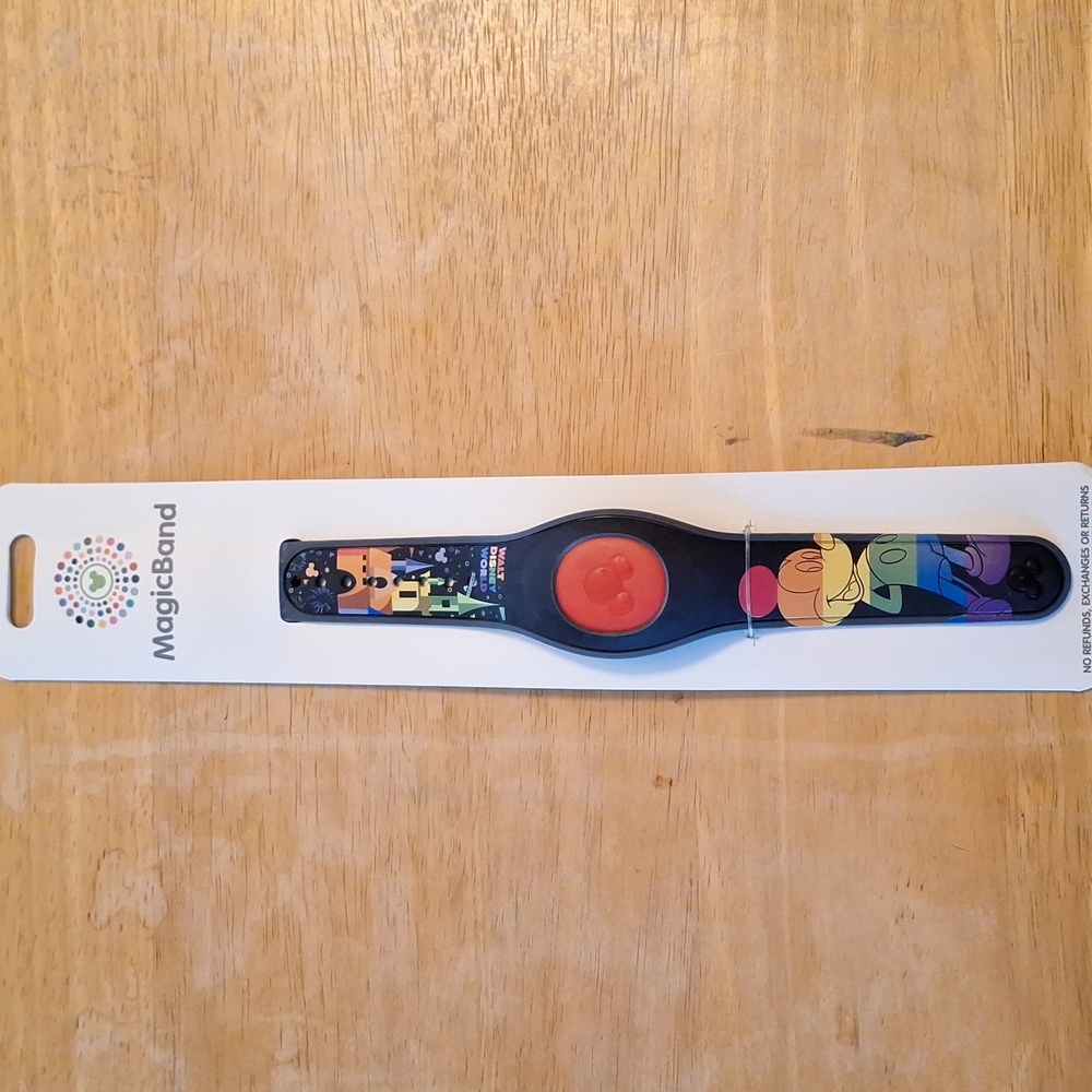 Disney Rainbow Mickey Mouse Magicband NWT
